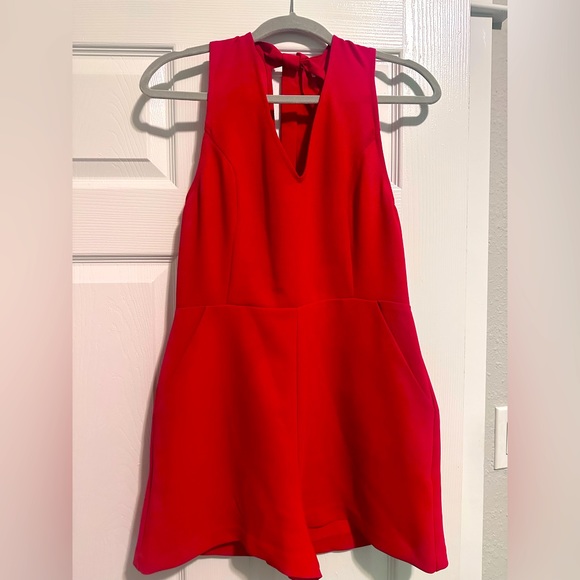 BCBG Generation Tie Back Romper with pockets!! Absolutely Gorgeous!!!!! - Picture 3 of 6